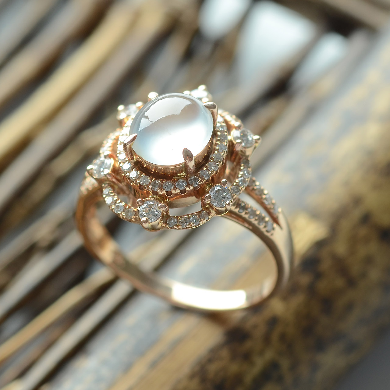 凸显女性魅力的指尖装扮 小而精的翡翠戒指欣赏
